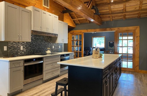 New Auburn Cabin | Lakefront Cabin… newly remodeled, full access to all your recreational needs!