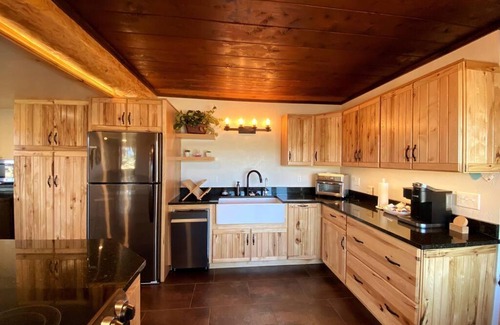 Shady Cove House | Lakefront Cabin