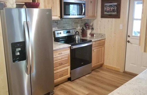 Glenville Cabin | Lakefront Cabin with private Dock - 4 Kayaks - WiFi - Direct TV