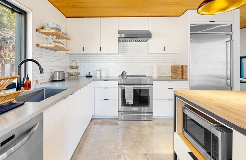 Rogers Cabin | Lakefront cabin with water access, washer/dryer, central AC & fireplace