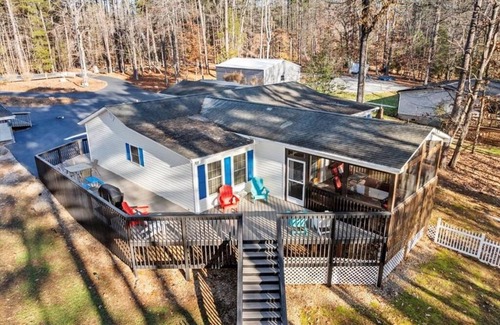 Wise House | Lakefront Charming 3-Bedroom home at Lake Gaston