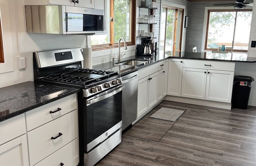 Shawano Cottage | Lakefront cottage — Fireplaces, Fall Colors & 30 minutes from Lambeau Field