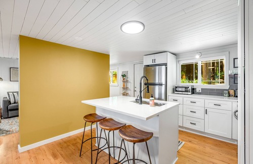 Fall City Cabin | Lakefront cottage with docks, kayak, deck, firepit & beachfront, drive to skiing