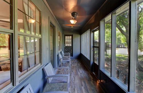 Shreveport House | Lakefront Emerald Point Wfirepit & Kayaks