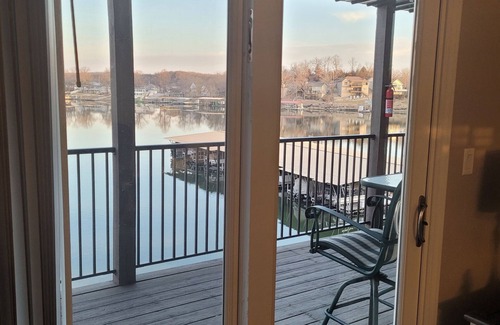 Osage Beach Condo | LAKEFRONT End Unit Condo at 3 Seasons @ 21MM