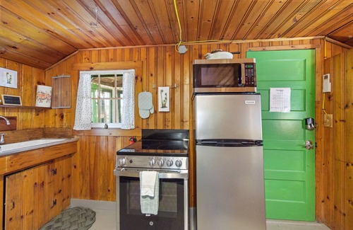 Orland Cabin | Lakefront Fiddlehead Tiny Cabin @ Getogether Stays