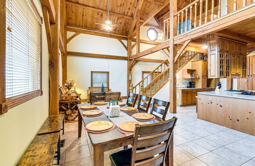 Texas Gulf Coast Region House | Lakefront Gem on 32-Acre Lot in Angleton!