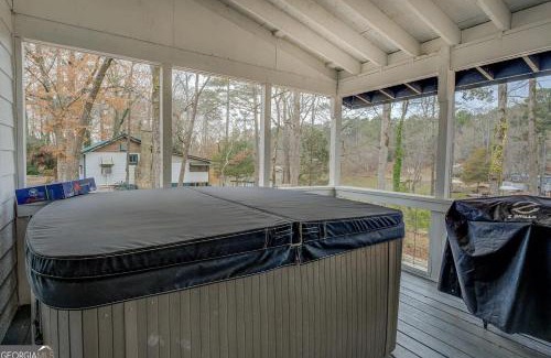 Covington House | Lakefront Getaway on Jackson Lake - 3BR-2BA-Hottub