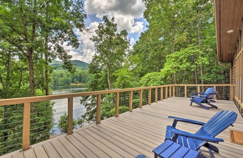 Jasper Cabin | Lakefront ‘Glass House’ Cabin w/Mountain Views!