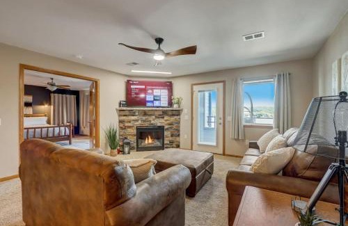 Lake Delton House | Lakefront Haven for Families Golfers and Girls Trips