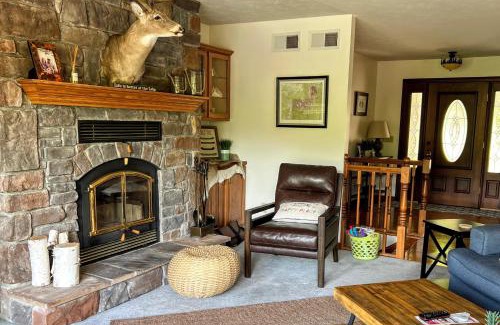 Eureka Springs House | Lakefront Hideaway