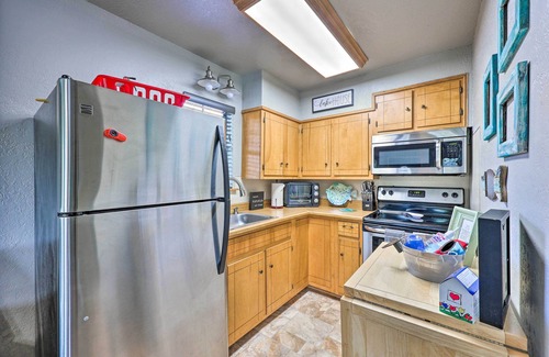 Mid America House | Lakefront Home w/Swim Dock in Hot Springs