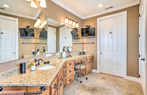 Centre House | Lakefront House w/Game Room, Deck & Views!