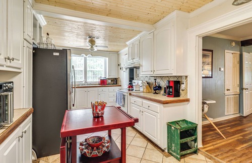 Jonesville Cabin | Lakefront Jonesville Cabin w/Dock + Fire Pit!
