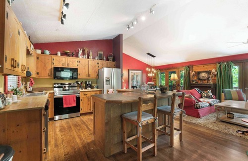 Cullowhee House | Lakefront Laughing Pines