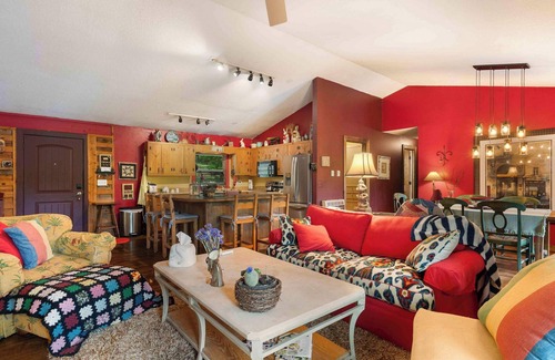 Cullowhee House | Lakefront Laughing Pines