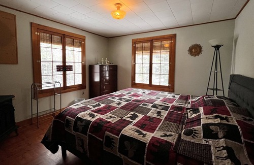 Iron County Cabin | Lakefront Lodge W/ Add'l Cabins