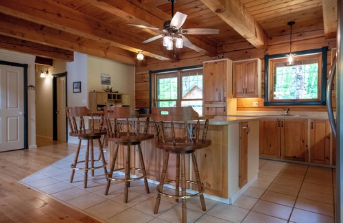 North Frontenac Cottage | Lakefront Log Home Getaway – Pristine Lake. Perfect for Families & Reunions
