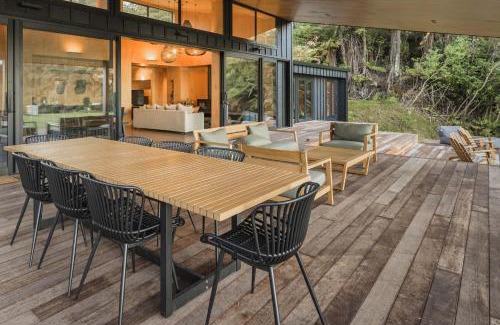 Okere Falls House | Lakefront Luxury at Okere Falls Lake Rotoiti