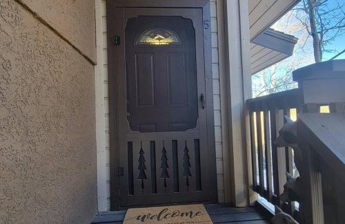 June Lake Apartment | Lakefront Mountain Retreat