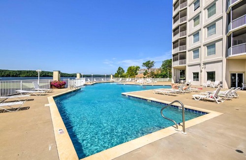 Osage Beach Apartment | Lakefront Osage Beach Condo Balcony and Pool Access