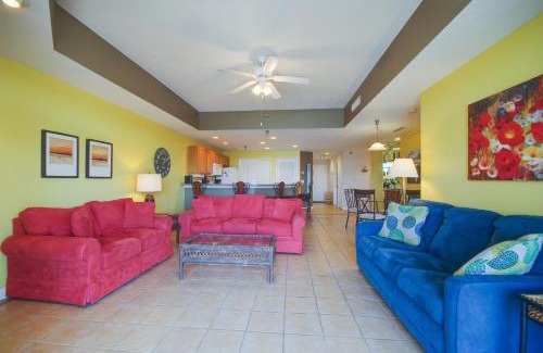 Osage Beach Apartment | Lakefront Osage Beach Condo Balcony and Pool Access