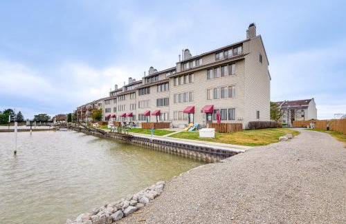 Port Clinton Apartment | Lakefront Port Clinton Condo with Boat Dock and Slip!