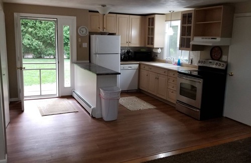 South Kingstown House | Lakefront- Rhode Island; Indian Lake, Wakefield : 223 Indian Trail S.