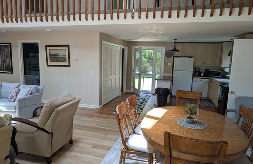 South Kingstown House | Lakefront- Rhode Island; Indian Lake, Wakefield : 223 Indian Trail S.