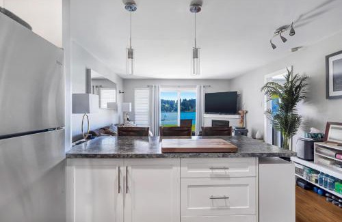 Shawnigan Lake Apartment | Lakefront Suite on Shawnigan Lake
