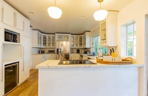 North Miami Beach Villa | Lakefront Villa and Paddle Board TGH