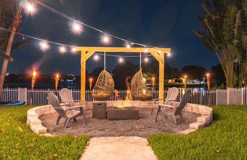 North Miami Beach Villa | Lakefront Villa and Paddle Board TGH