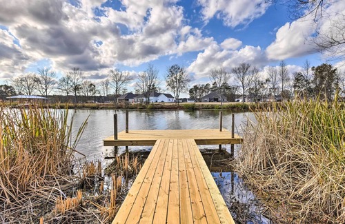 Wetumpka House | Lakefront Wetumpka Escape w/Furnished Deck!