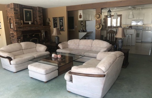 Scugog House | Lakefront with pool and hot tub