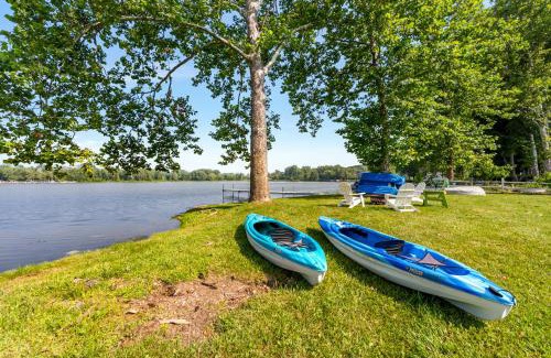 Pierceton House | Lakefrontkayakspaddleboatfishingpier