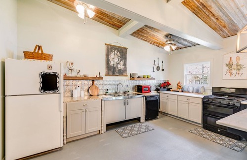 Whitesburg House | Lakehouse, Family, friend get-togethers. and Wedding Venue.