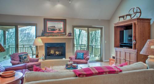 Beech Mountain House | Lakeledge Hideaway by VCI Real Estate Services
