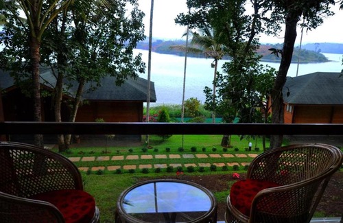 Vazhavatta House | LakeRose Wayanad Resort - Superior lake view
