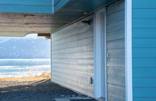 Homer House | Lakeshore Lodging Lodge 609