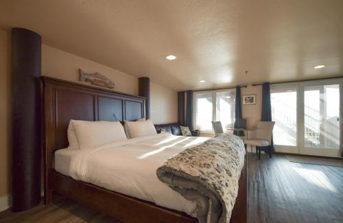 Homer House | Lakeshore Lodging Lodge 609