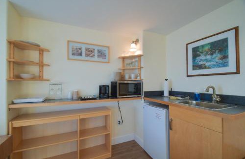 Homer House | Lakeshore Lodging Lodge 613