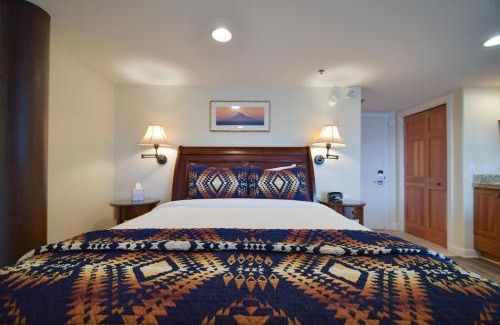 Homer House | Lakeshore Lodging Lodge 615