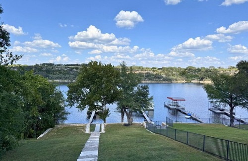 Spicewood Apartment | Lakeshore Splendor- Lakefront + Dock!