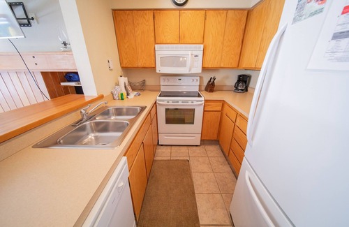 Lakeside Village Condo | Lakeside 1495 by SummitCove Vacation Lodging