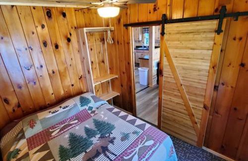 Ray House | Lakeside 2 Bedroom Otter Cabin On Kab
