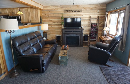 Willard Cabin | Lakeside Cabin Family Getaway