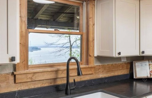 Harrison Cabin | Lakeside Cabin minutes from major wedding venues - POOL and 10 person swim spa