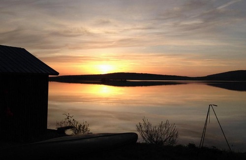 Skaulo House | Lakeside cottage in Lapland with great view