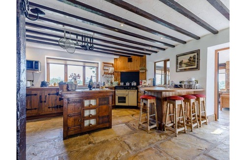 Endon Cottage | Lakeside Escape