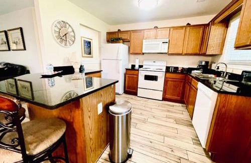 Springdale House | Lakeside Getaway - Next to Beaver Lake